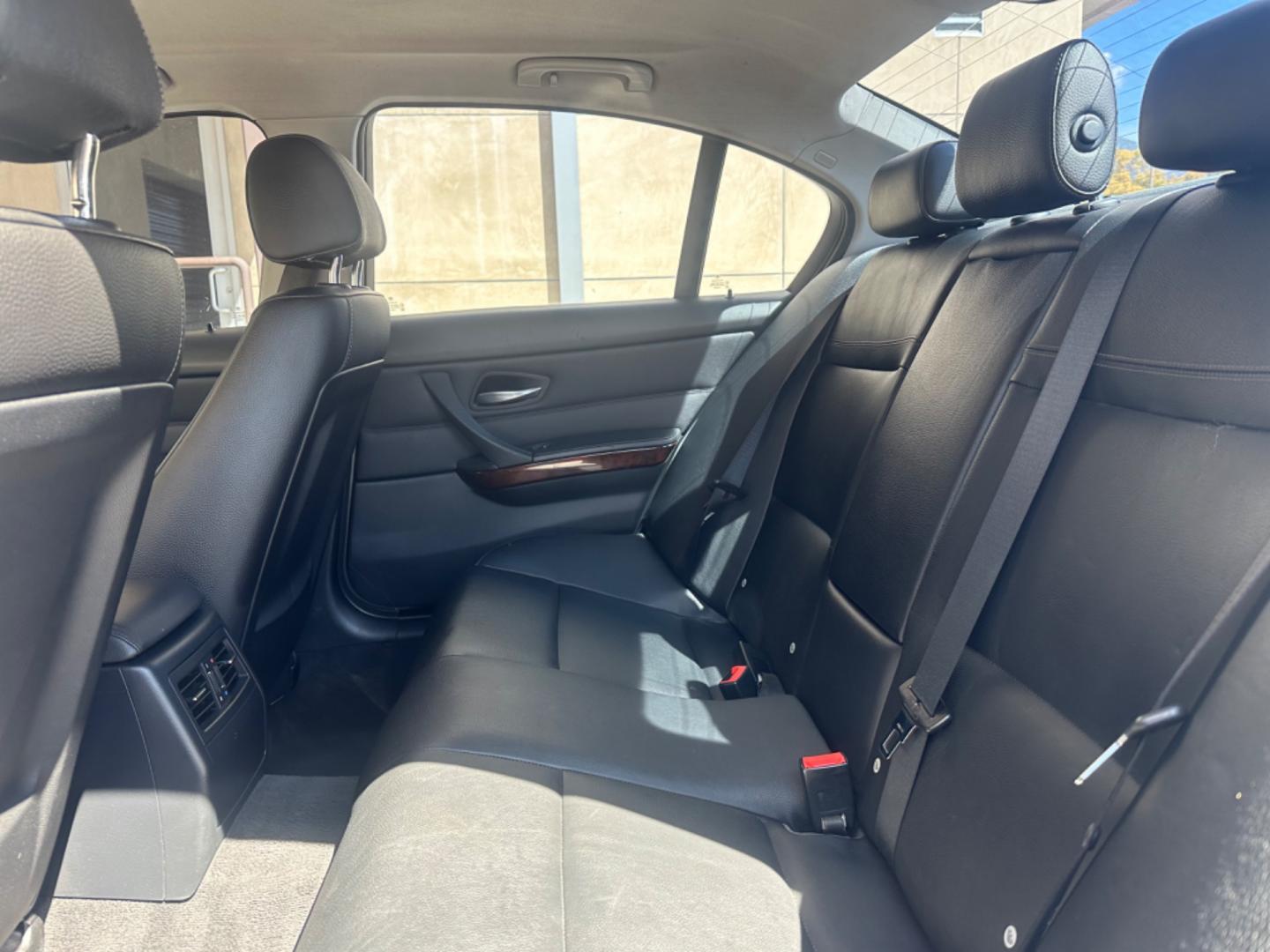 2011 Gray /Black BMW 3-Series leather (WBAPH7C51BE) with an 3.0 6 cylinder engine, Automatic transmission, located at 30 S. Berkeley Avenue, Pasadena, CA, 91107, (626) 248-7567, 34.145447, -118.109398 - Leather! Moon-roof! This 2011 BMW 3-Series 328i comes well equipped. Looking for a reliable ride but struggling with bad credit? Our dealership has got you covered with our impressive selection of used vehicles, including the sleek and stylish 2011 BMW 328. With its powerful inline 6-cylinder engin - Photo#12